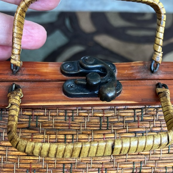 VINTAGE WOOD PURSE BAMBOO WRAPPED HANDLES BRASS SLIDE LATCH and HINGED 1960’s - Picture 7 of 17